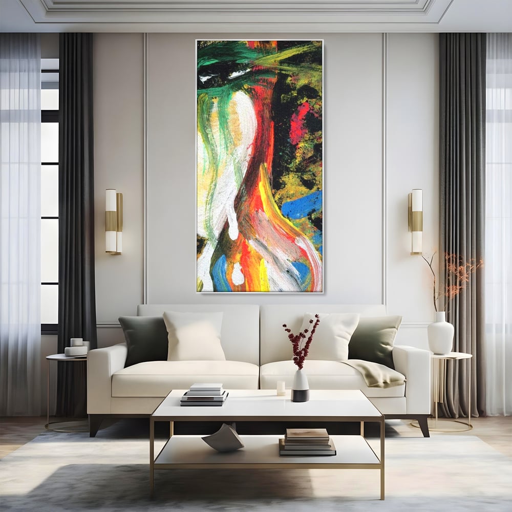 Tablou canvas cu pictura abstracta cu portret si lacrimi, in rama de aluminiu argintiu, pe perete intr-un living